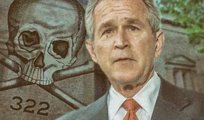 耶鲁的大多数秘密组织,比如骷髅会(前总统布什是会员之一),都有陵墓式