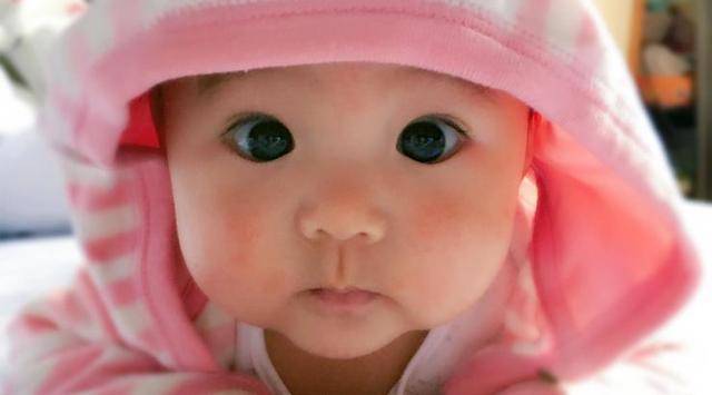 后天“你是怎么把我爸骗到手的?”网友翻出父母结婚照,爸爸颜值太高