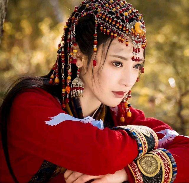 张予曦现代人的审美咋了？9个从画中走出来的女星，这才叫美的各有千秋