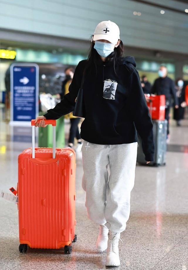 1bd235d13b9d4462bf54ef8d100945a4.jpeg