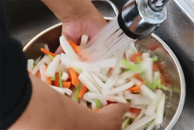 如何制作泡辣椒酸 3b5e2323f7e74345b469457e6d095d18.jpeg