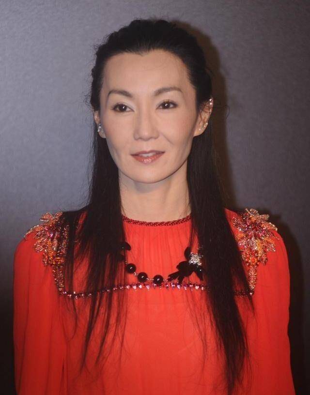 设计 张曼玉容颜虽老，骨子里依旧透着美感