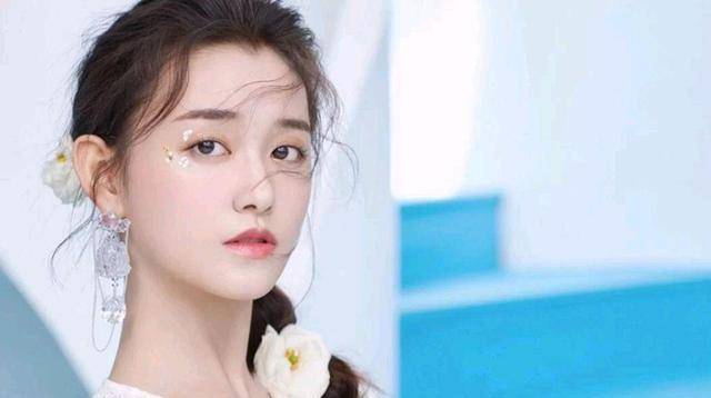 张予曦现代人的审美咋了？9个从画中走出来的女星，这才叫美的各有千秋