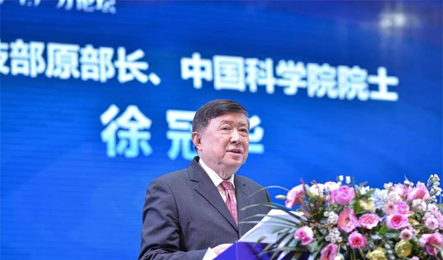 22年前,时任科技部部长徐冠华曾表示,中国信息产业"缺芯少魂",如果不