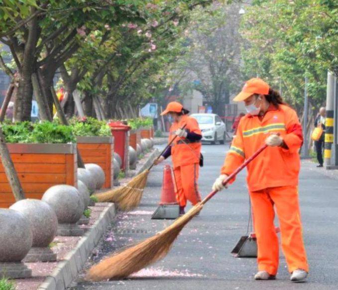 走近先进环卫工人佟鑫海平凡岗位的多彩人生