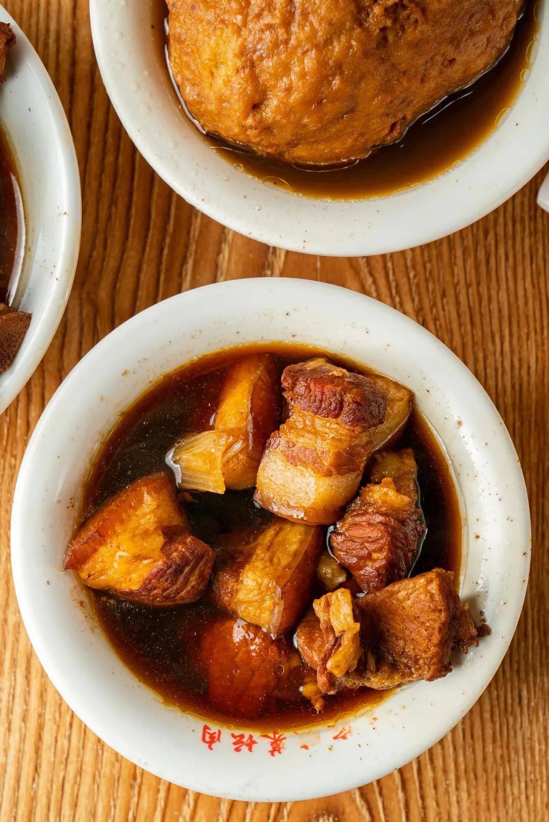 坛肉的汤汁十分浓郁大家也可以点坛肉套餐我是单点的坛肉虽是一小碗