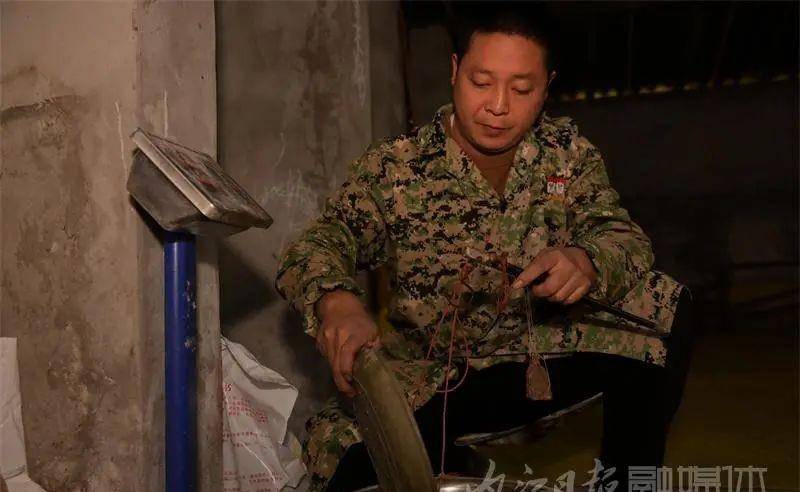 内江|内江“神奇”!民间土酿高粱酒,每年外卖三万斤——