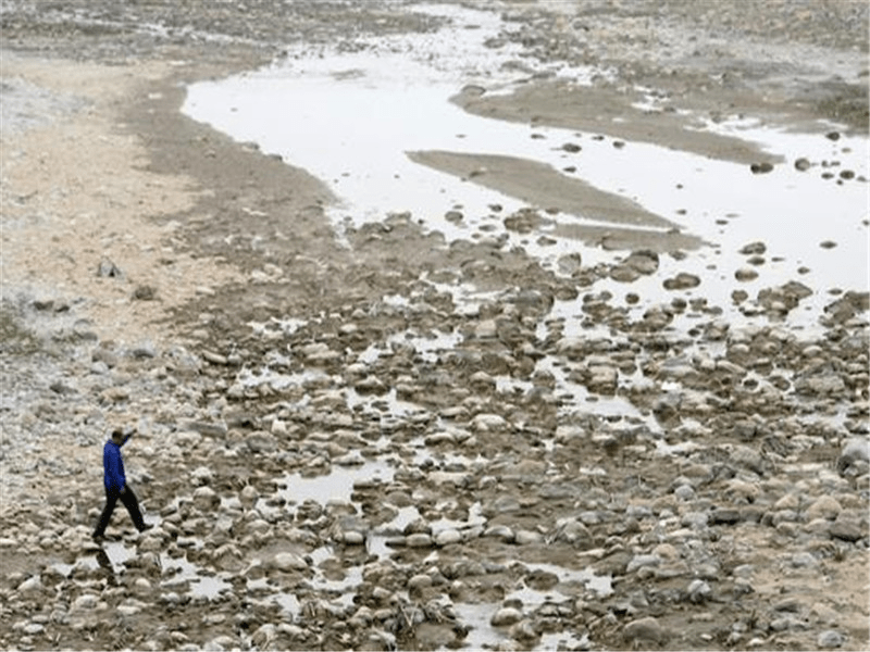 中国最牛“借水”一借就是17年，荒漠变湖泊，游客：厉害了我的国