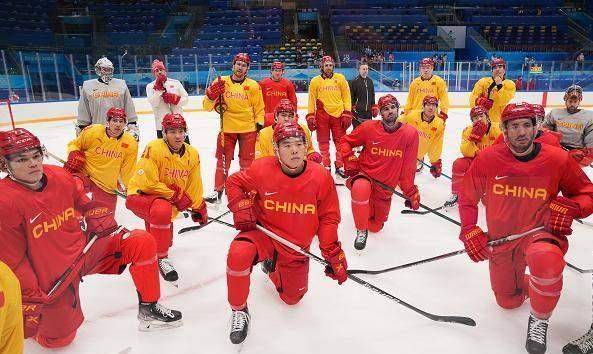 中國男子冰球隊迎來冬奧首戰，除了歸化球員，還有哪些看點？_比賽_冬奧會_1