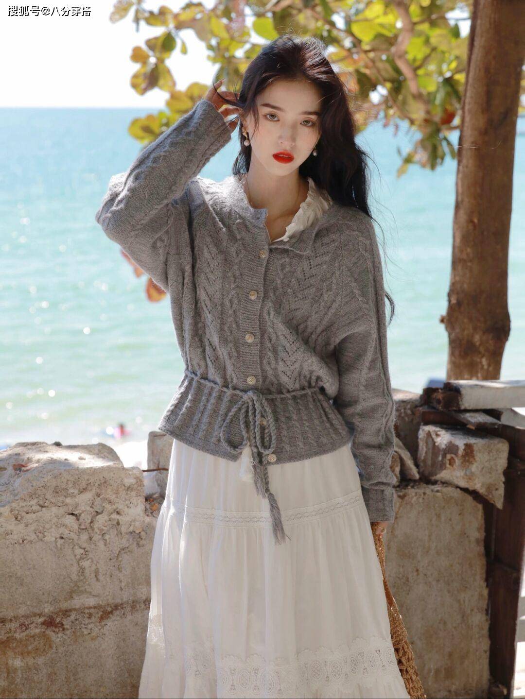 下装 “毛衣”怎么穿高级又洋气？看看这些穿搭造型，柔软舒适又显气质