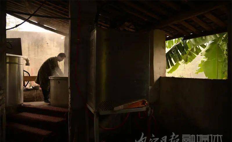 内江|内江“神奇”！民间土酿高粱酒，每年外卖三万斤——