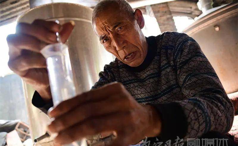 内江|内江“神奇”!民间土酿高粱酒,每年外卖三万斤——