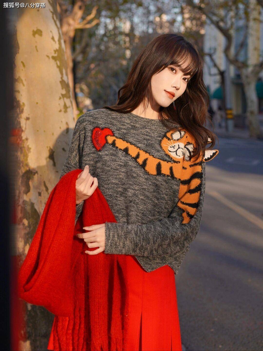 下装 “毛衣”怎么穿高级又洋气？看看这些穿搭造型，柔软舒适又显气质