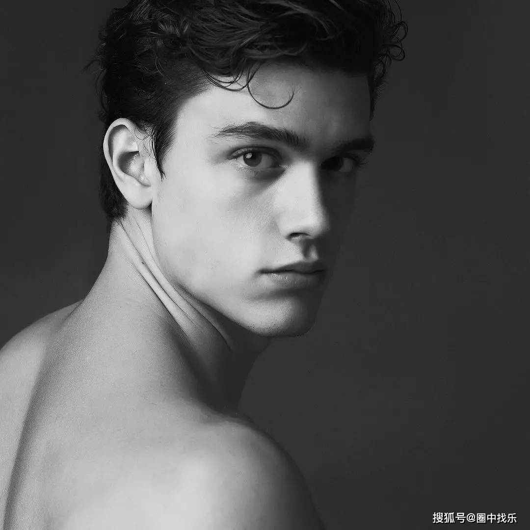 西班牙男模帅气长相肌肉身材越看越沦陷