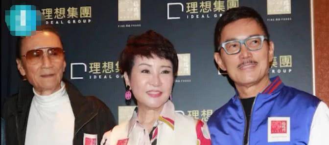 狄波拉与老公上街秀恩爱,同吃一个甜筒,互相恩爱喂食_江耀城_甜点