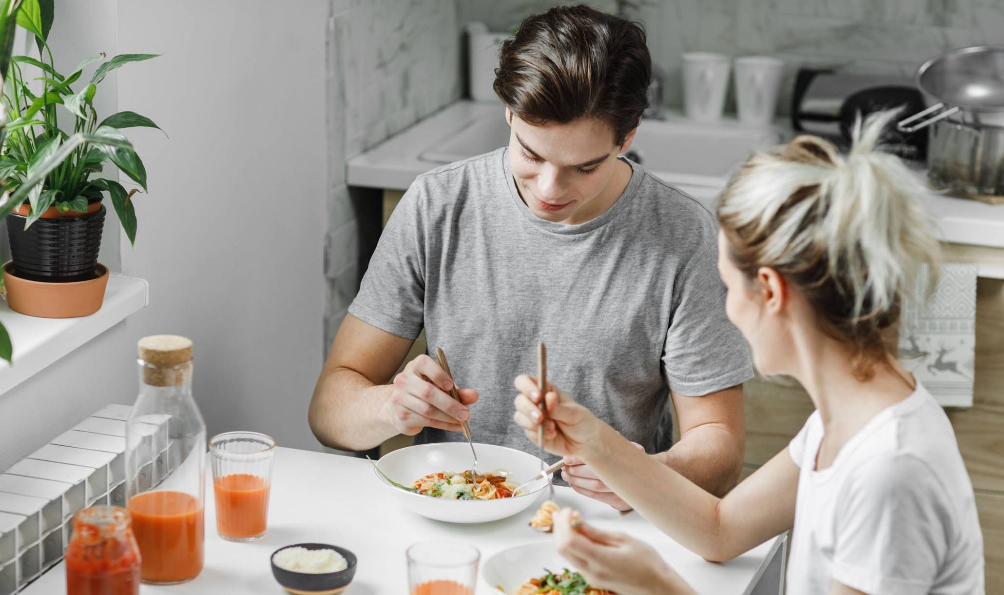 时间|提醒减肥女生:一天中2个时间最容易“长肉”,再饿也要管住嘴