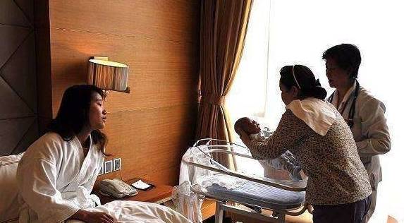 月子|办满月酒，宝妈不让婆婆抱娃：我坐月子时，你在照顾你女儿月子