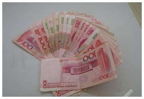 直到有一次,老公让我取三千现金给他,他们领导老来得子,需要包个红包