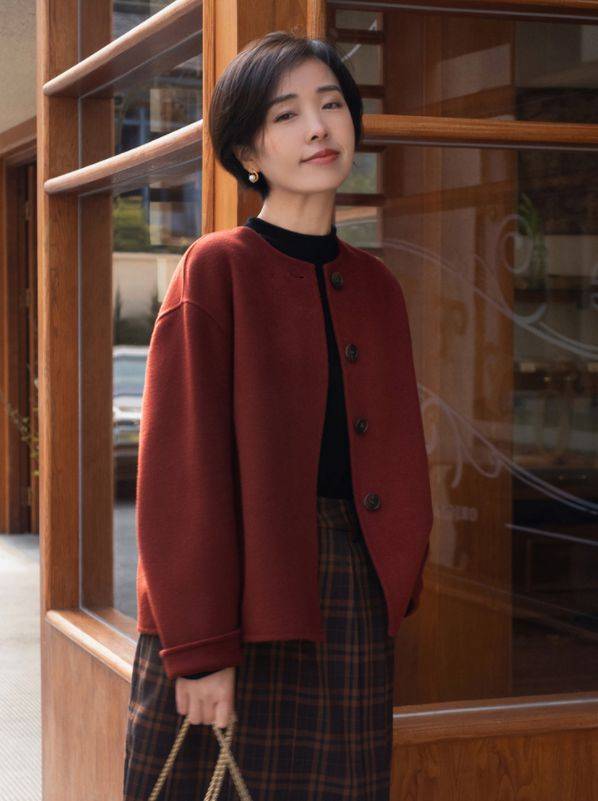 短大衣 这才是40岁女人的开春穿搭模板，不显老也不扮嫩，普通人也可照搬