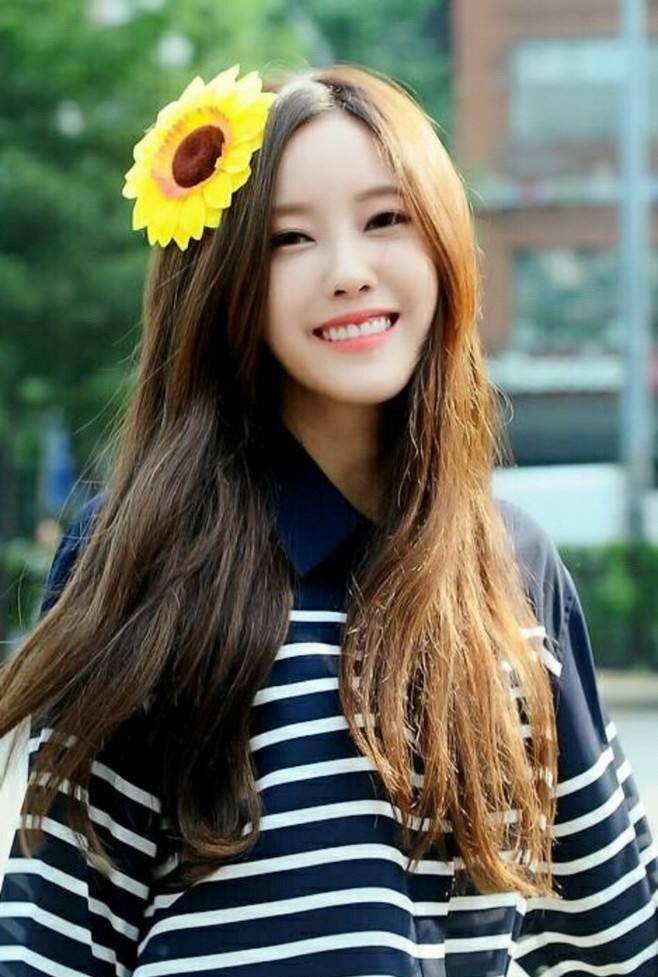 除此之外,1月18日,t-ara前成员朴素妍(34岁)官宣结婚喜讯,对象是比她