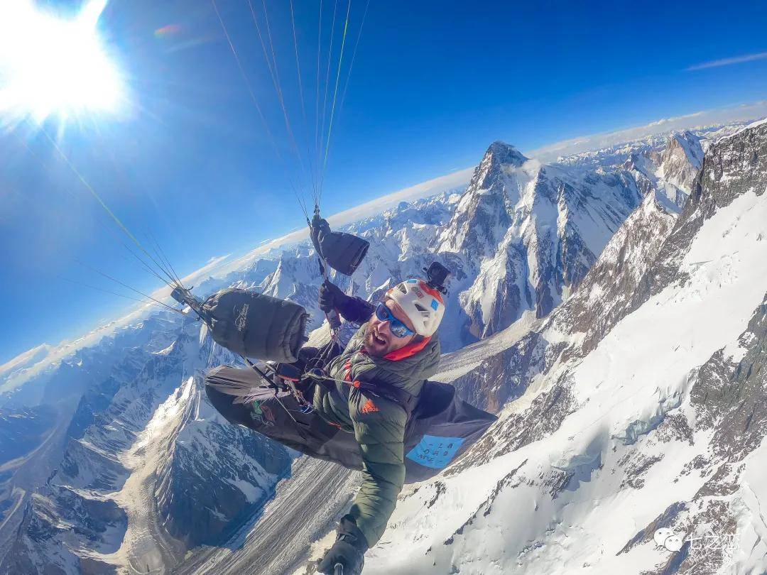 8407米antoine再创滑翔伞世界纪录无氧飞越布洛阿特峰
