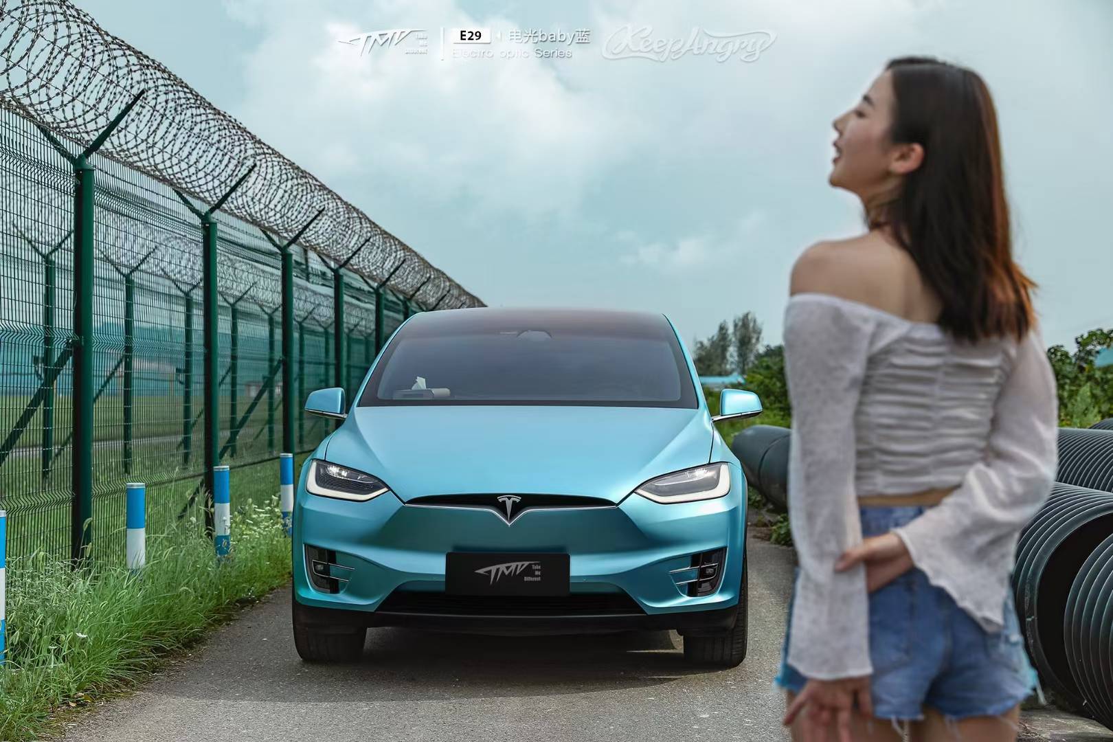 不止是贴膜的take me differenttmd潮牌车膜#电光baby蓝#特斯拉