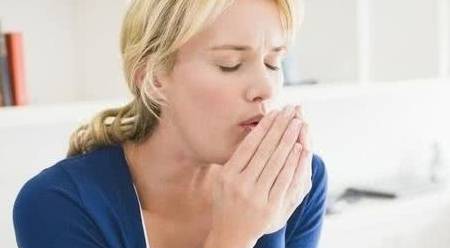 呼吸道|为什么白天不咳嗽，一到晚上就咳嗽不止？很可能和3种症状有关