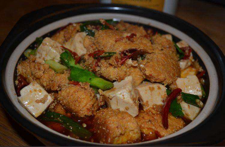 香辣鱼籽豆腐煲的做法,吃起来美味可口,营养丰富_盛出_豆制品_豆瓣酱