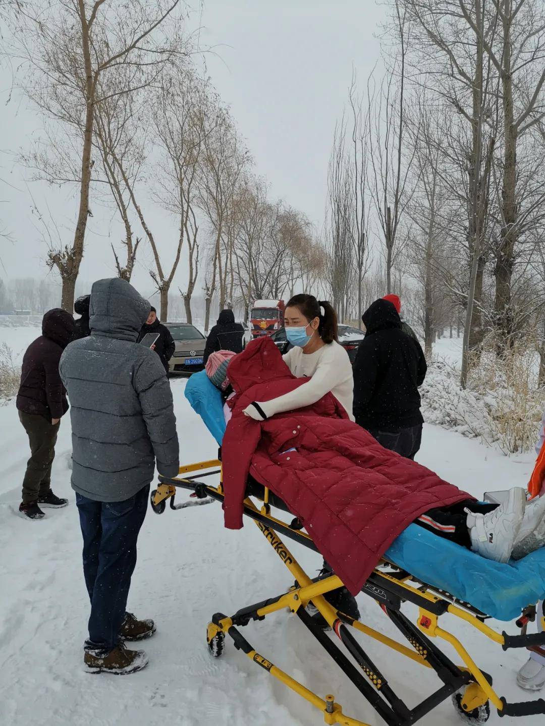 致敬120风雪中生命的守护者