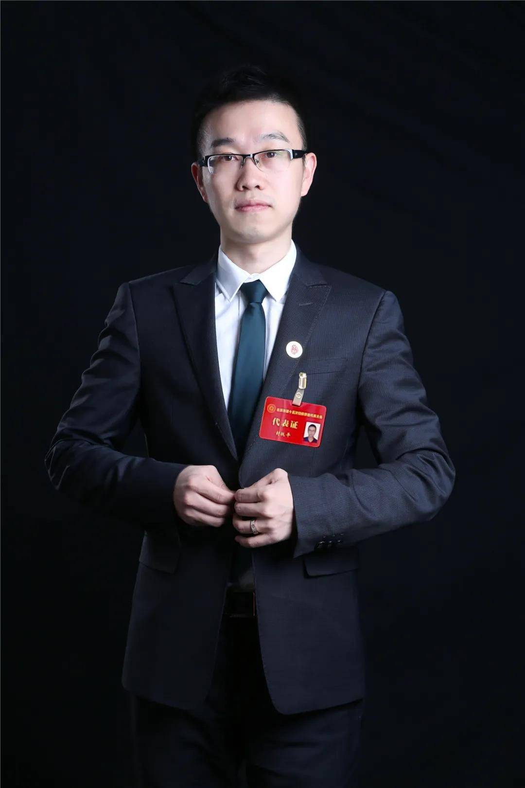 海外留学和多年的投资移民与并购业务经验为封跃平律师破解涉外纠纷