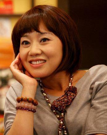 脚背盘点娱乐圈减脂逆袭女星，颖儿瘦成小仙女，她却直接“年轻”10岁