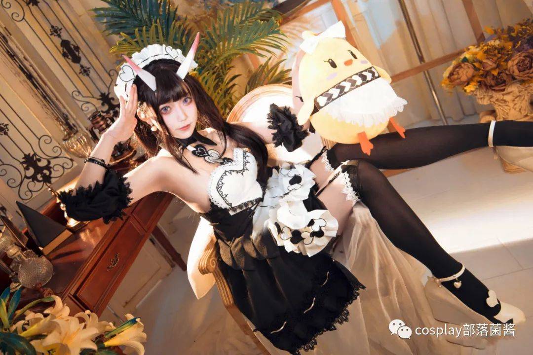 cos碧蓝航线女仆能代小私房律律