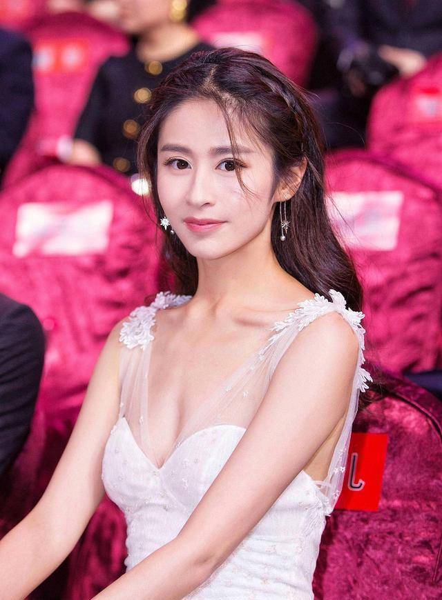 脚背盘点娱乐圈减脂逆袭女星，颖儿瘦成小仙女，她却直接“年轻”10岁