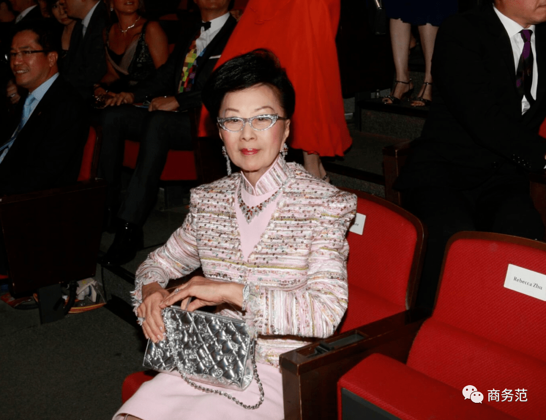 第一名媛"去世,穿旗袍优雅一辈子,身家百亿却低调…_夫人_陆雁群_名门