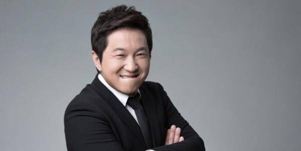 原创郑亨敦母脑中风不治跟rain来台放天灯祈求让妈妈再次张眼