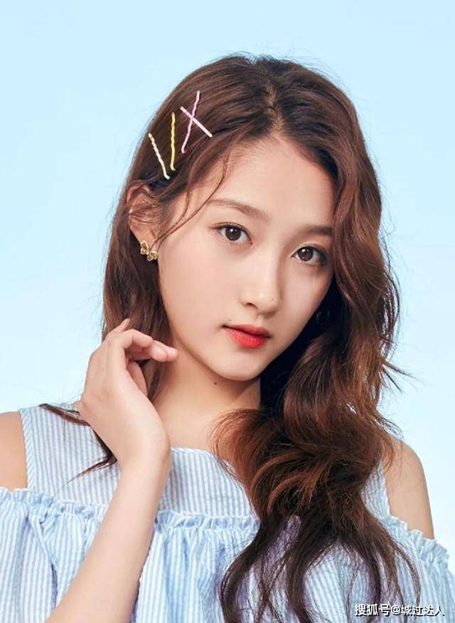 卷发脸上有这4个“特征”,就放弃“黑长直”吧!换上卷发会更女神