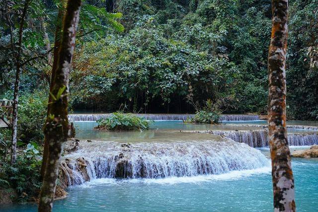  老挝也有一个“小九寨沟”，咱们宽衣解带，在这里尽情拥抱自然