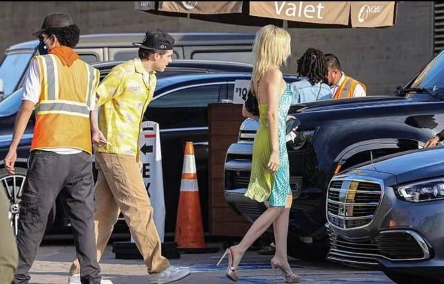 未婚妻 大布与未婚妻在情人节甜蜜约会！妮可拉穿水蓝色好美，A4腰超吸睛