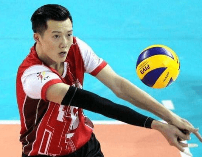 中国女排重建,前男排队长辅佐蔡斌,送张常宁惊喜,首秀=练兵_张晨_训练