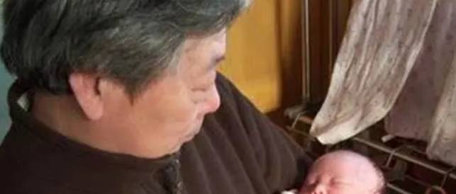 孙女|“我上海6套房，只想抱孙子”，56岁大妈赌气生二胎，结局心酸