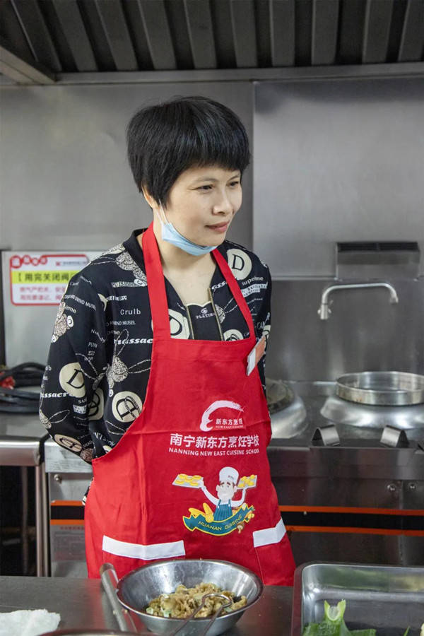 秦玉梅宝妈打工返乡学火锅创业