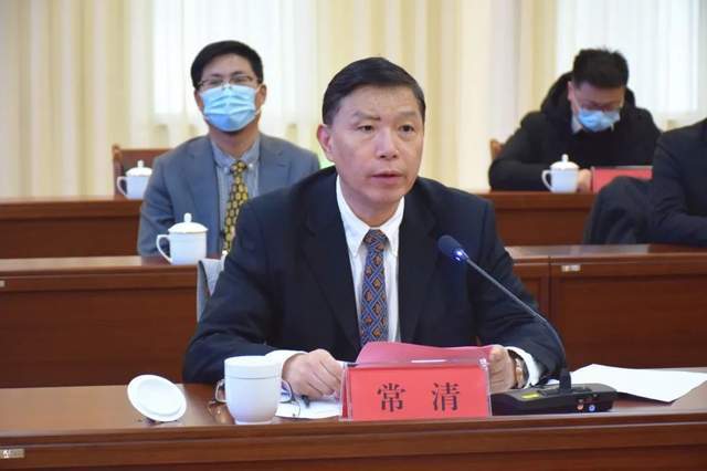 威海市政府副市长杨丽出席会议)(三方主要领导见证战略合作签约仪式)