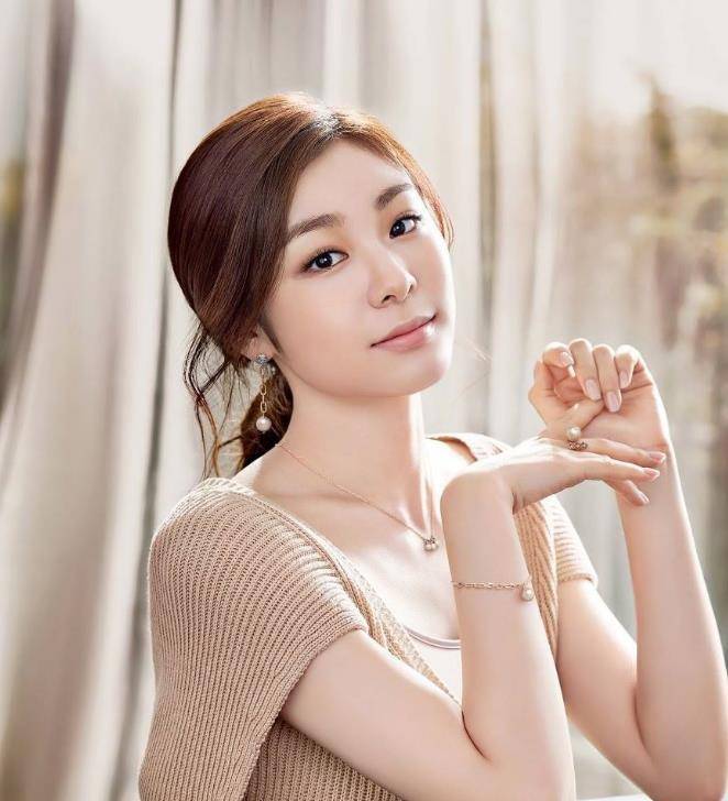 金妍儿罕见出席活动颜值不减当年力挺羽生结弦下届冬奥夺冠