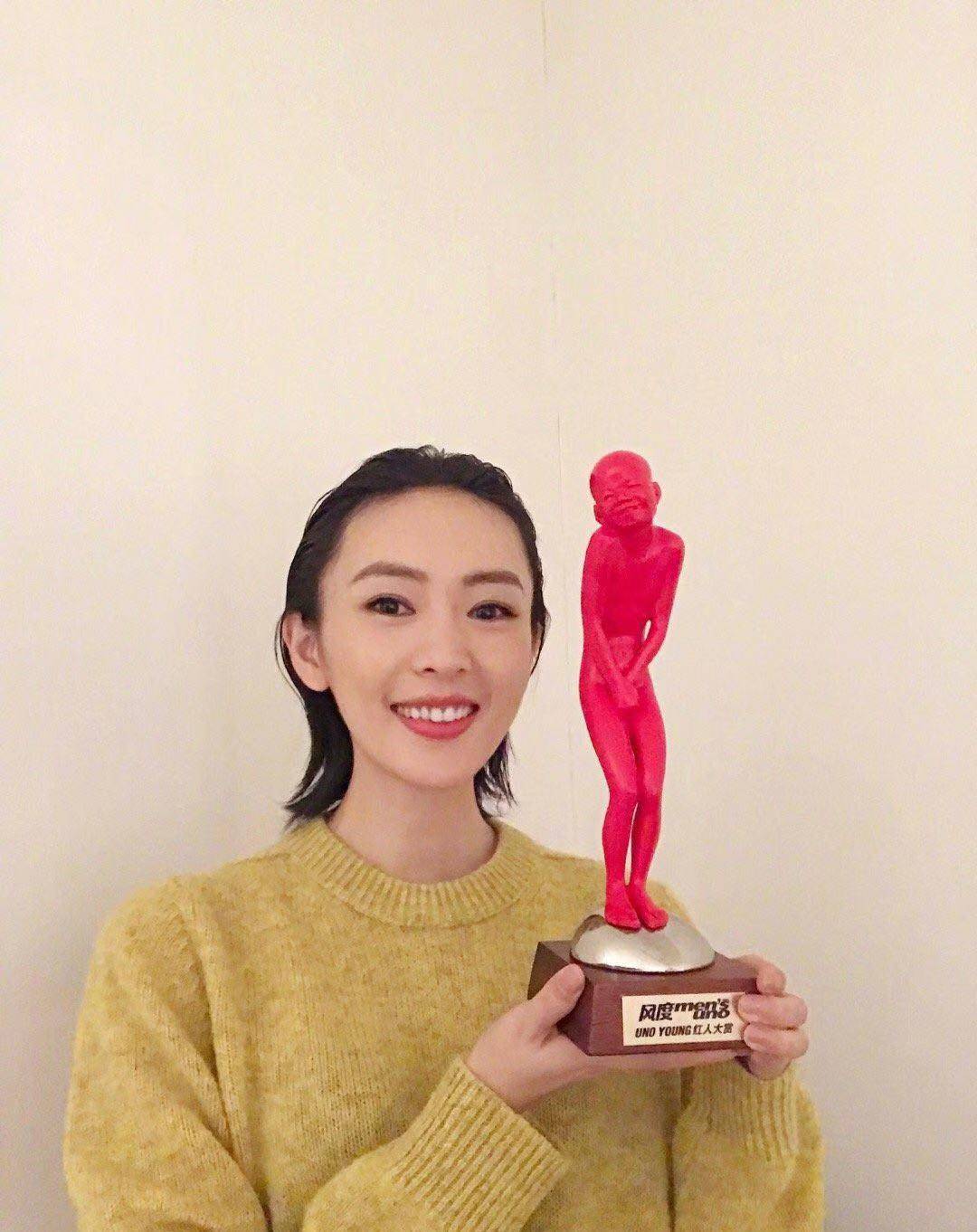 "小章子怡"童谣被曝嫁高管,两人年龄差17岁,引发网友热议_张默_王冉