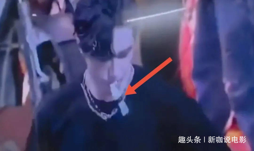 李嘉欣和老公庆祝元宵节：晒巴黎铁塔幸福照寓意甜蜜又美