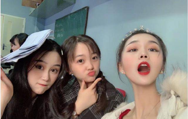 马尾20岁林妙可女大十八变，一改往日老气造型，网友直呼认不出