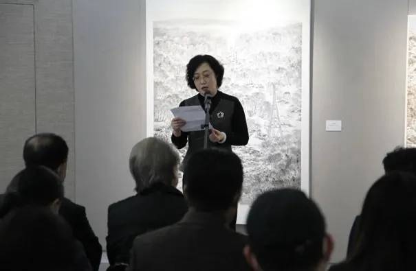 真美合一大连市第三届女画家作品展在大连美术馆开展