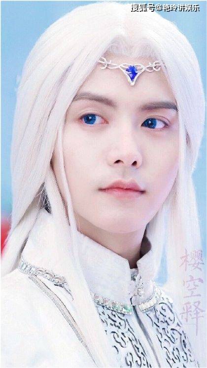 冯绍峰男星“白发”造型，逃过了东华帝君“高伟光”，却为林彦俊心动了