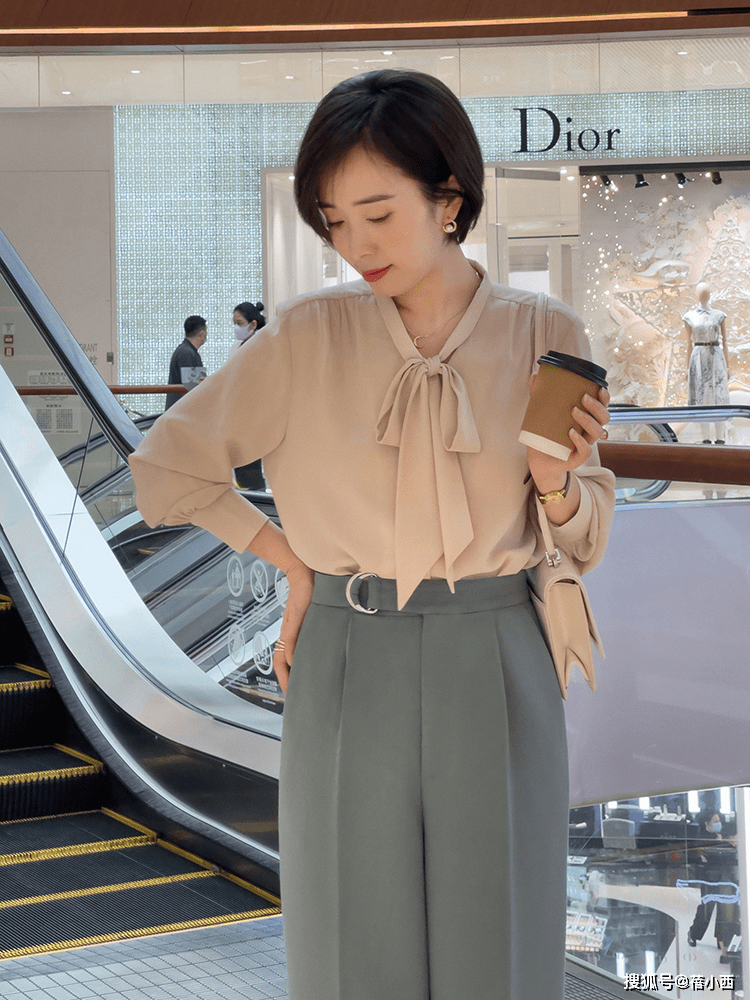 黑色 春季还是穿“衬衫”最高级,搭配半身裙、牛仔裤、阔腿裤,好洋气