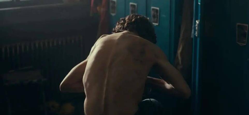 曾为|45岁封帝！杰昆·菲尼克斯获得奥斯卡影帝，曾为“小丑”减重47斤